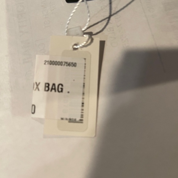 Evil Eye Acrylic purse
7.87L x 1.7W
Plenty of space for phone. NWT - Picture 4 of 6